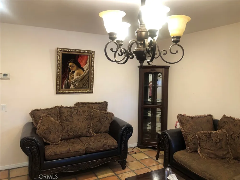 19451 Sherman Way #506 Reseda, CA 91335