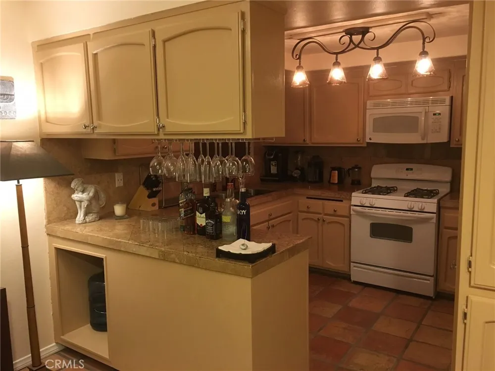 19451 Sherman Way #506 Reseda, CA 91335