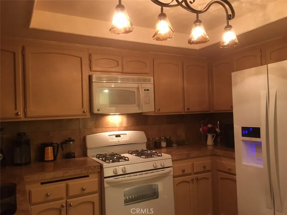 19451 Sherman Way #506 Reseda, CA 91335
