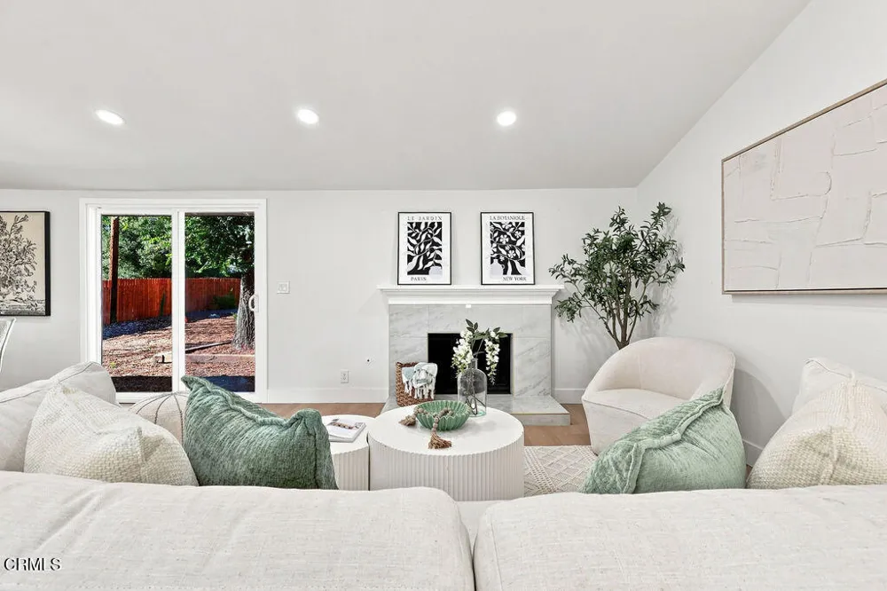 975 E Avenida De Los Arboles Thousand Oaks, CA 91360