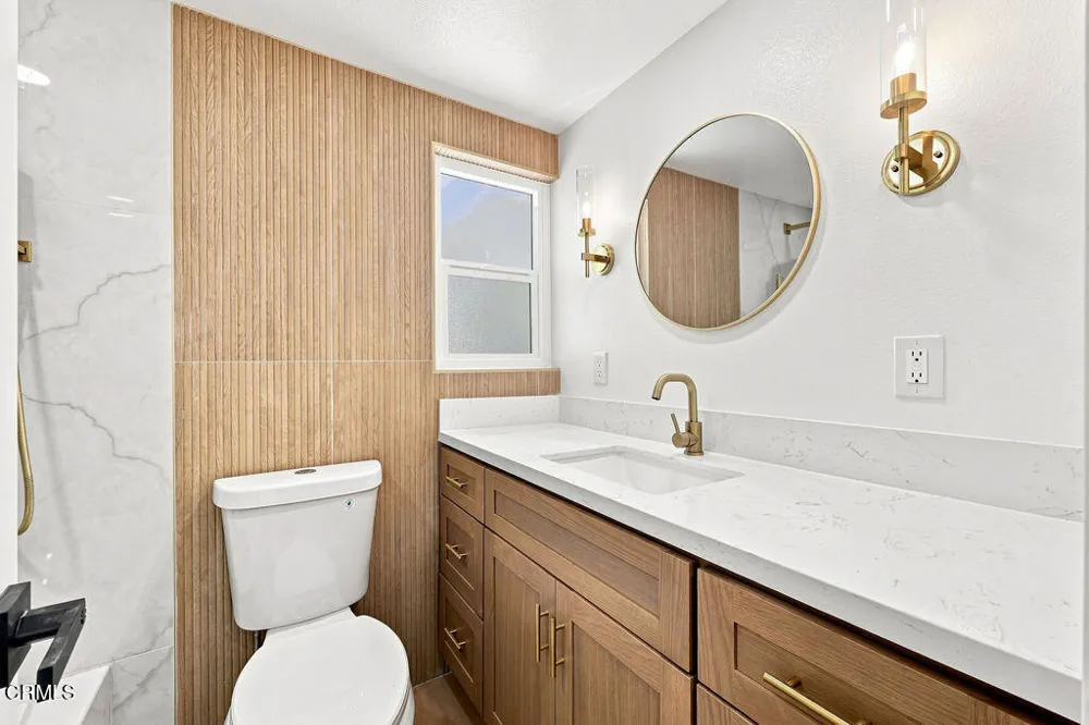 975 E Avenida De Los Arboles Thousand Oaks, CA 91360