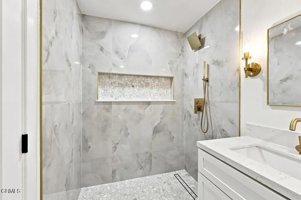 975 E Avenida De Los Arboles Thousand Oaks, CA 91360