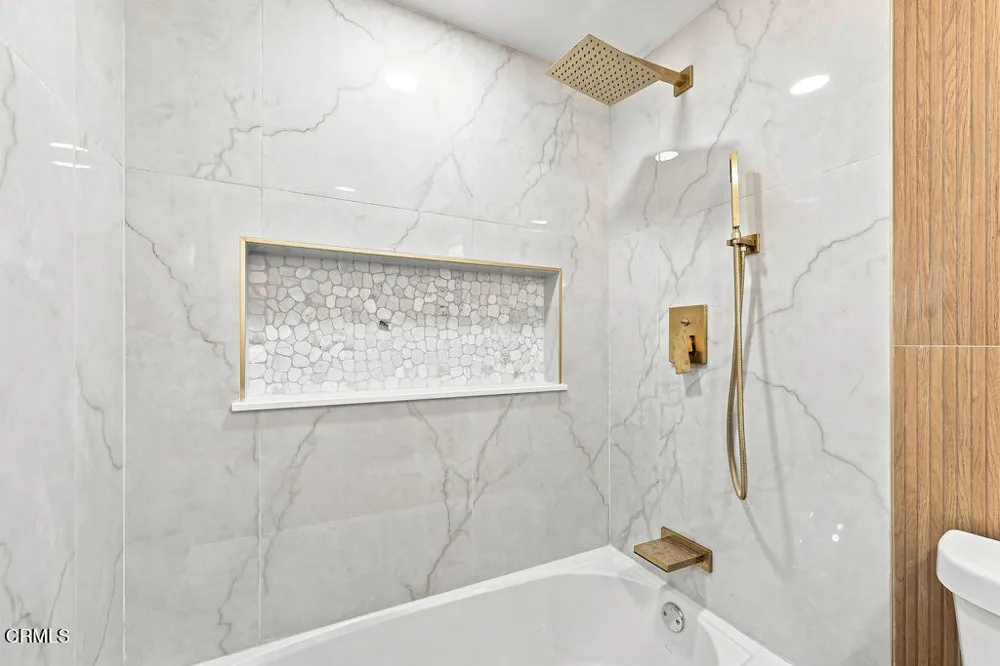 975 E Avenida De Los Arboles Thousand Oaks, CA 91360