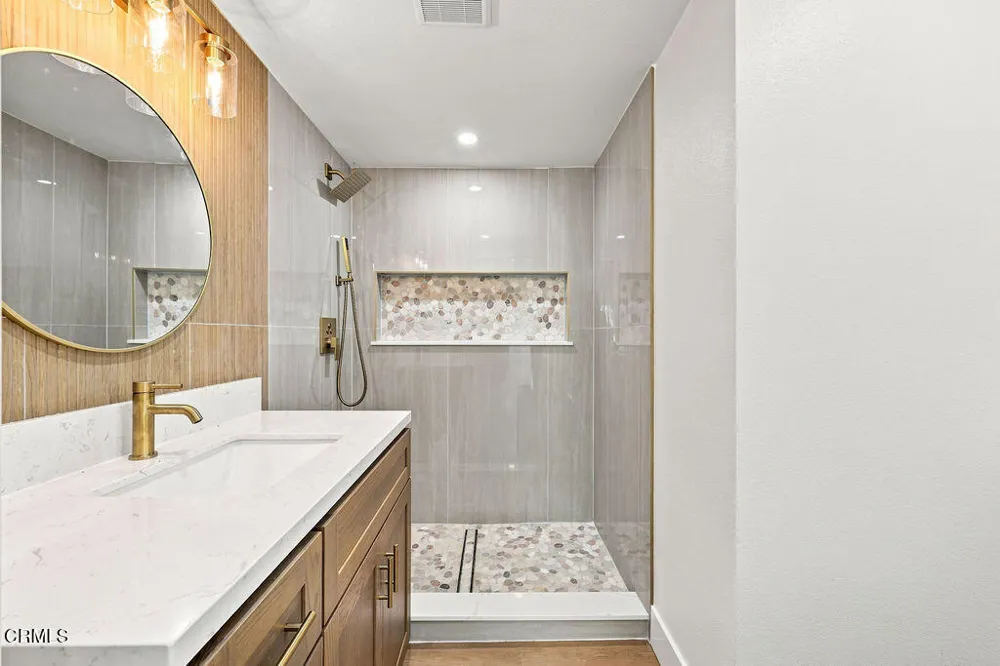 975 E Avenida De Los Arboles Thousand Oaks, CA 91360