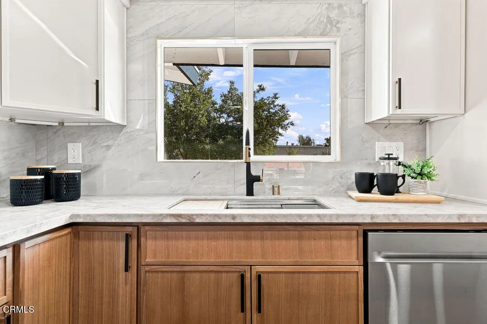 975 E Avenida De Los Arboles Thousand Oaks, CA 91360