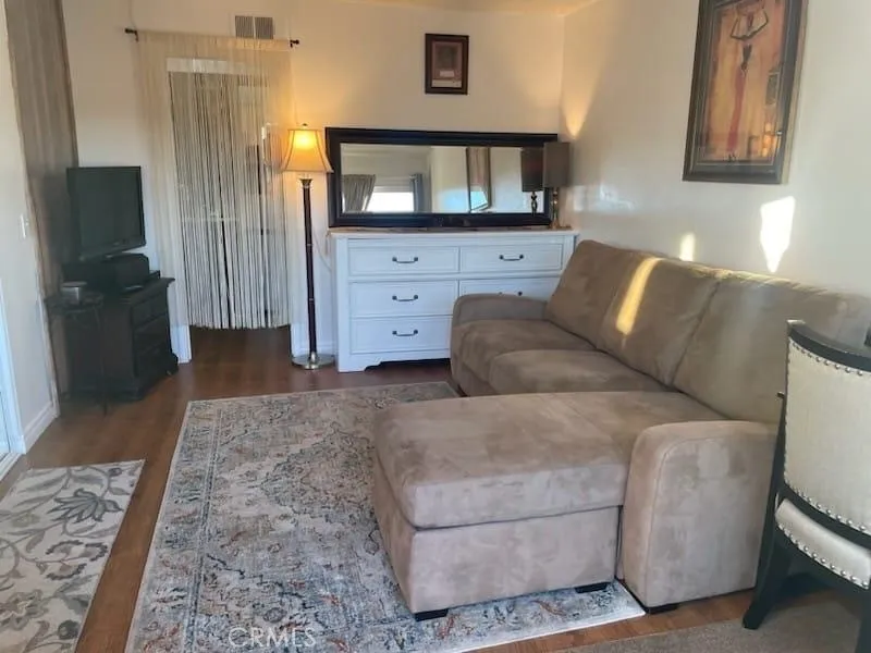 22165 Caminito Petatlan Laguna Hills, CA 92653