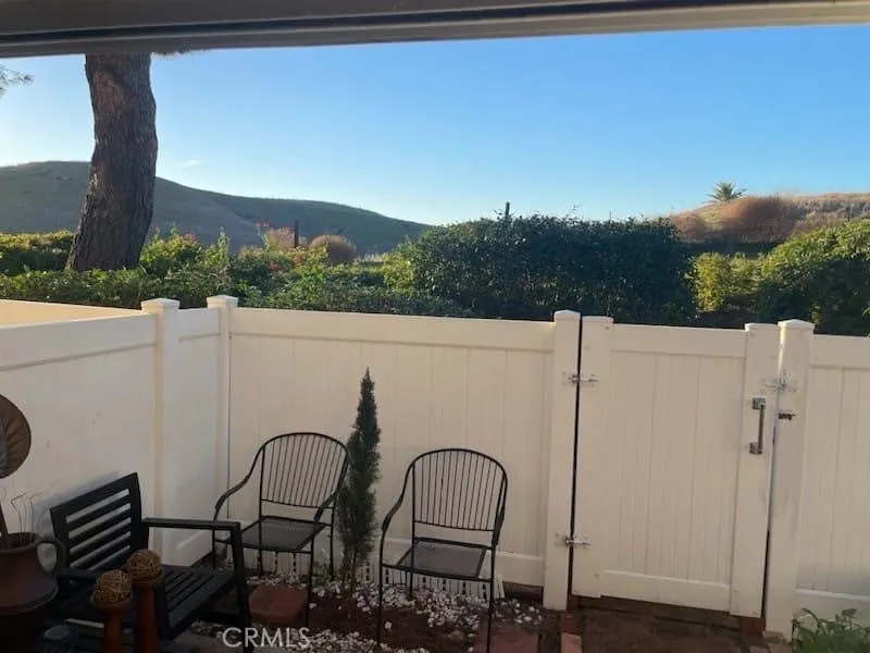 22165 Caminito Petatlan Laguna Hills, CA 92653