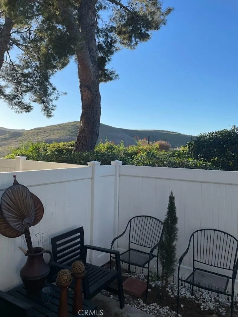 22165 Caminito Petatlan Laguna Hills, CA 92653
