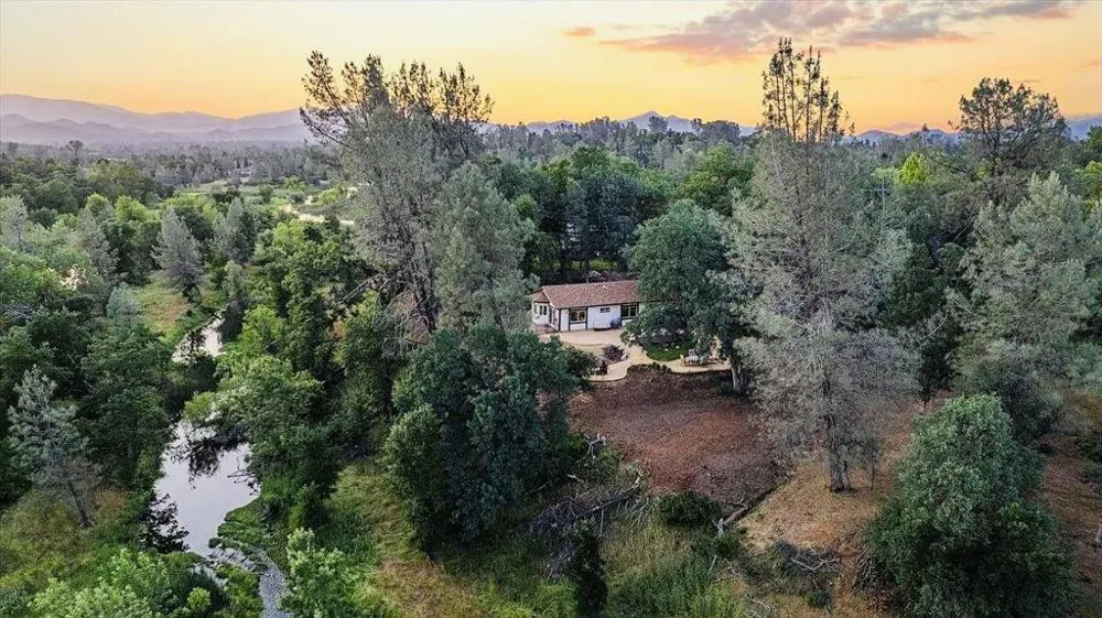 19177 Hollow Lane Redding, CA 96003