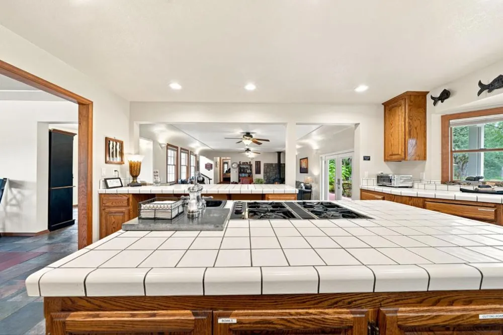 19177 Hollow Lane Redding, CA 96003