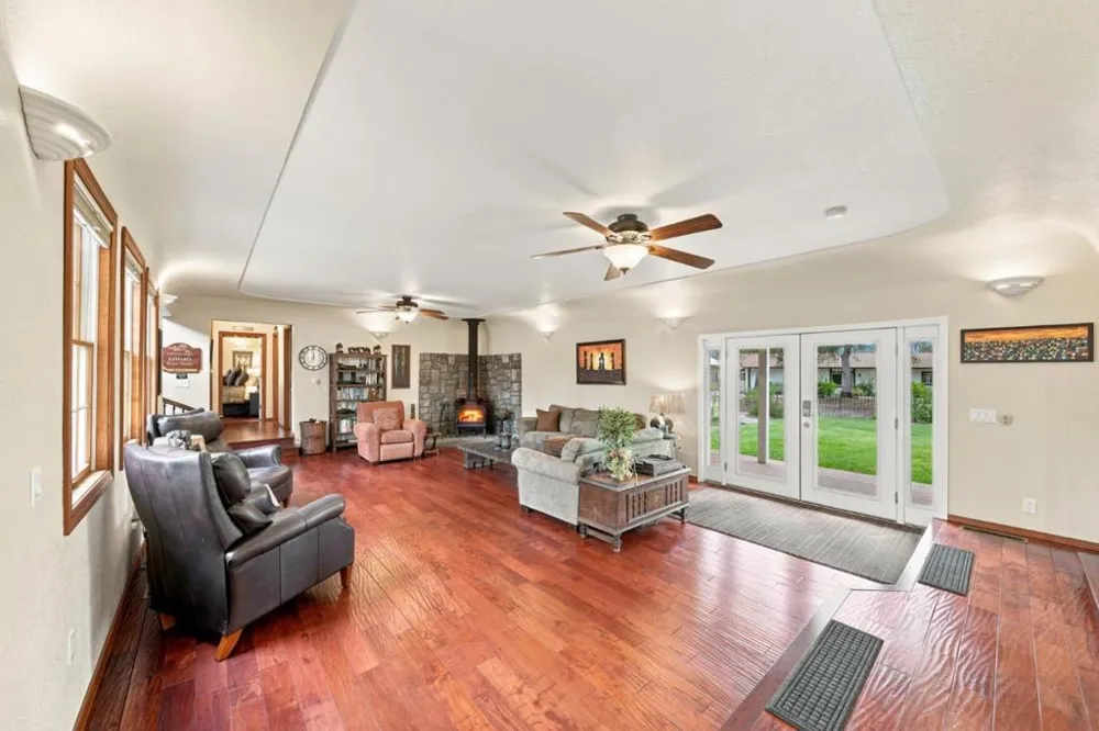 19177 Hollow Lane Redding, CA 96003