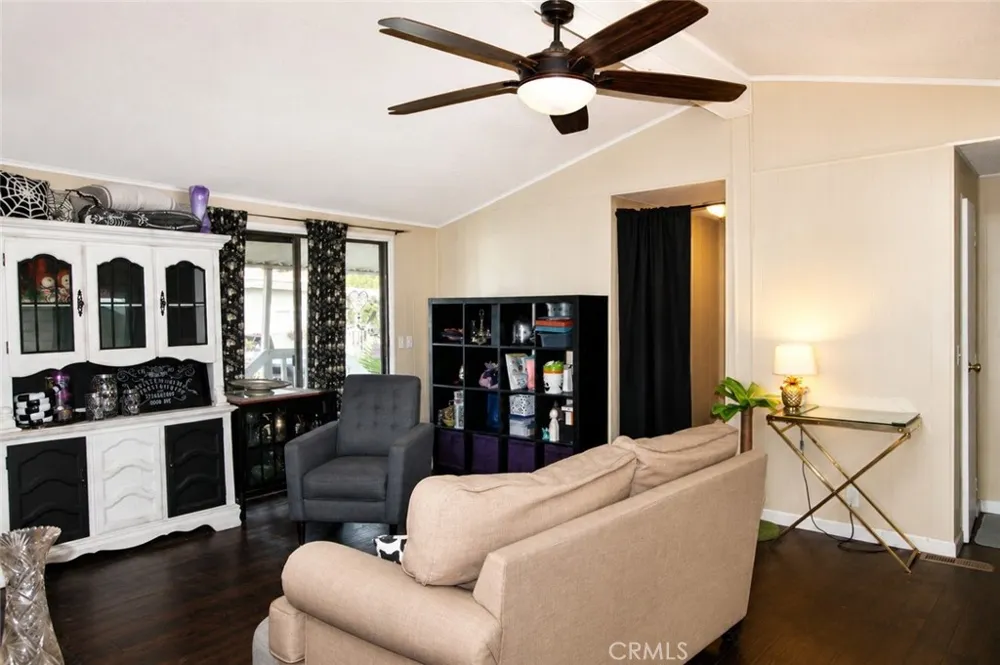 80 Huntington #513 Huntington Beach, CA 92648