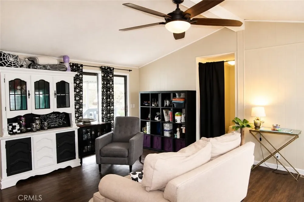 80 Huntington #513 Huntington Beach, CA 92648