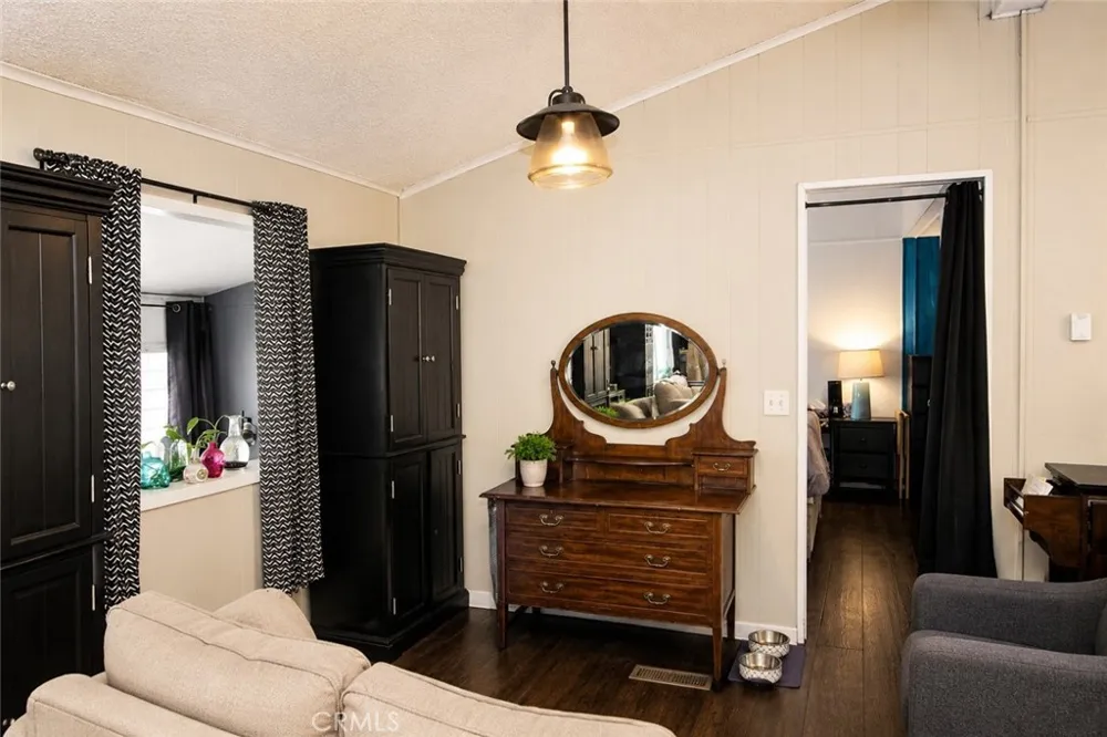 80 Huntington #513 Huntington Beach, CA 92648
