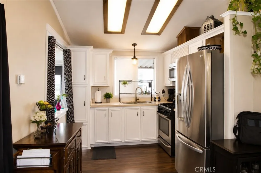80 Huntington #513 Huntington Beach, CA 92648