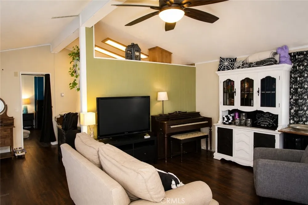 80 Huntington #513 Huntington Beach, CA 92648