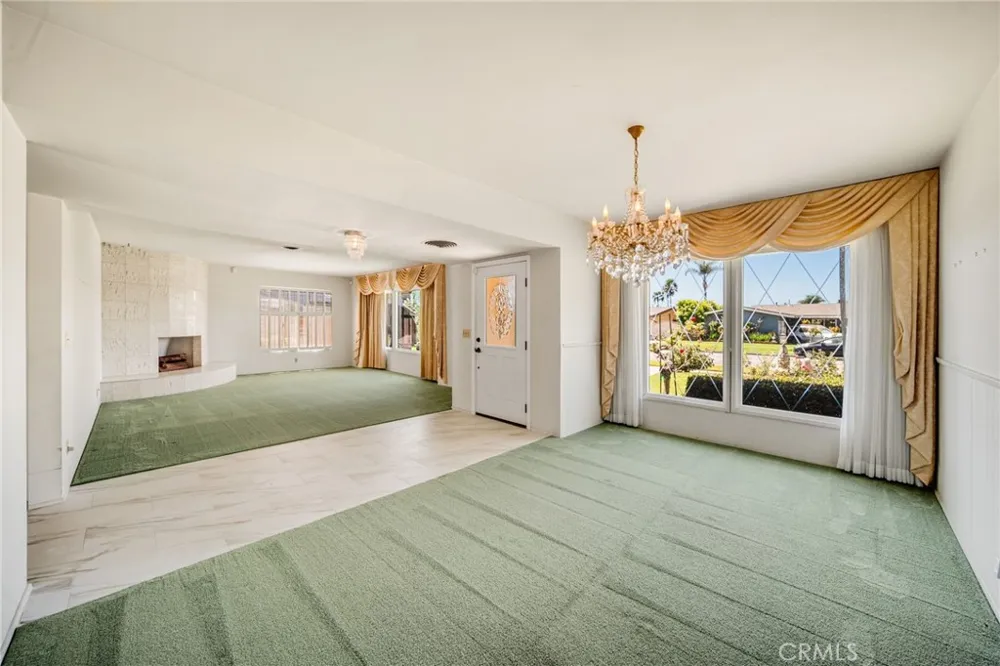 2070 S Eileen Drive Anaheim, CA 92802