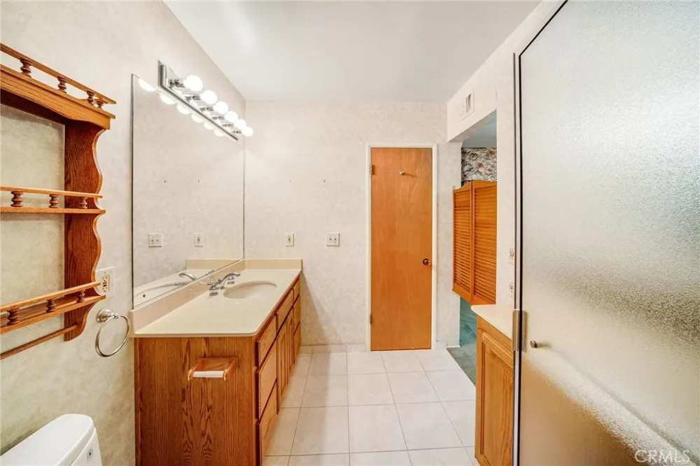 2070 S Eileen Drive Anaheim, CA 92802