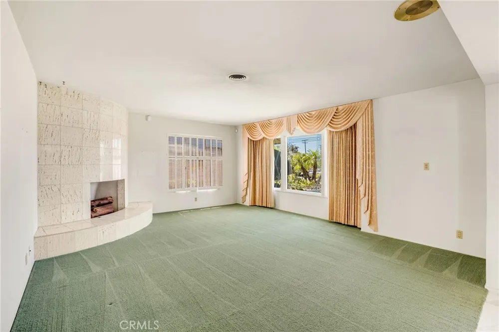 2070 S Eileen Drive Anaheim, CA 92802