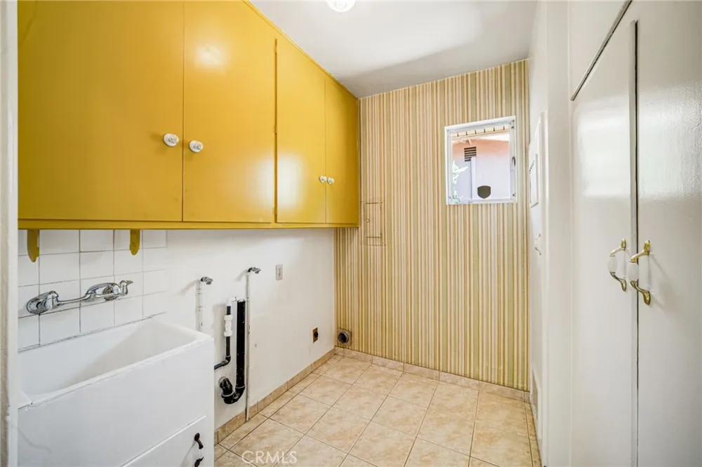 2070 S Eileen Drive Anaheim, CA 92802