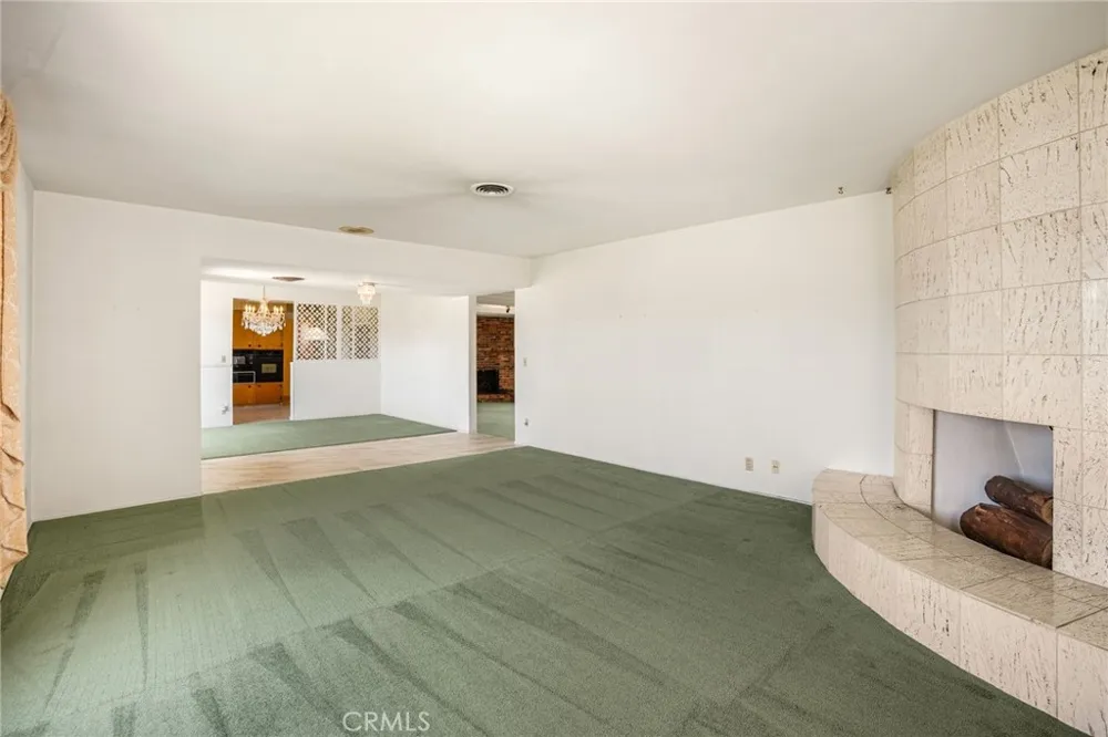 2070 S Eileen Drive Anaheim, CA 92802