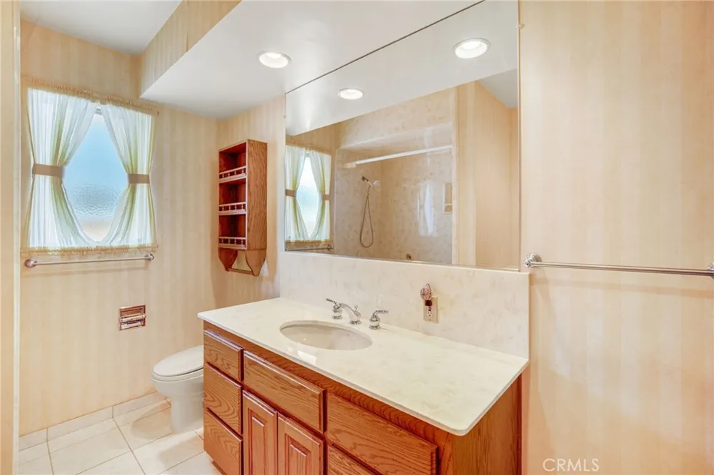 2070 S Eileen Drive Anaheim, CA 92802
