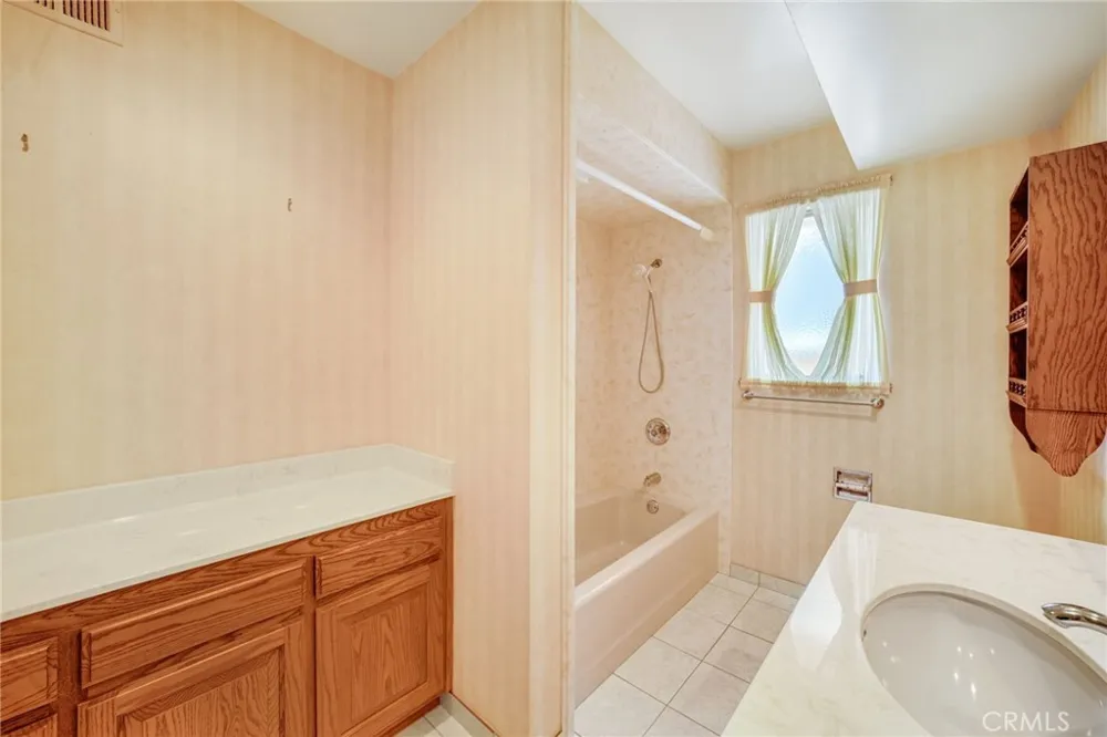 2070 S Eileen Drive Anaheim, CA 92802