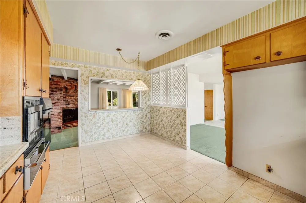 2070 S Eileen Drive Anaheim, CA 92802