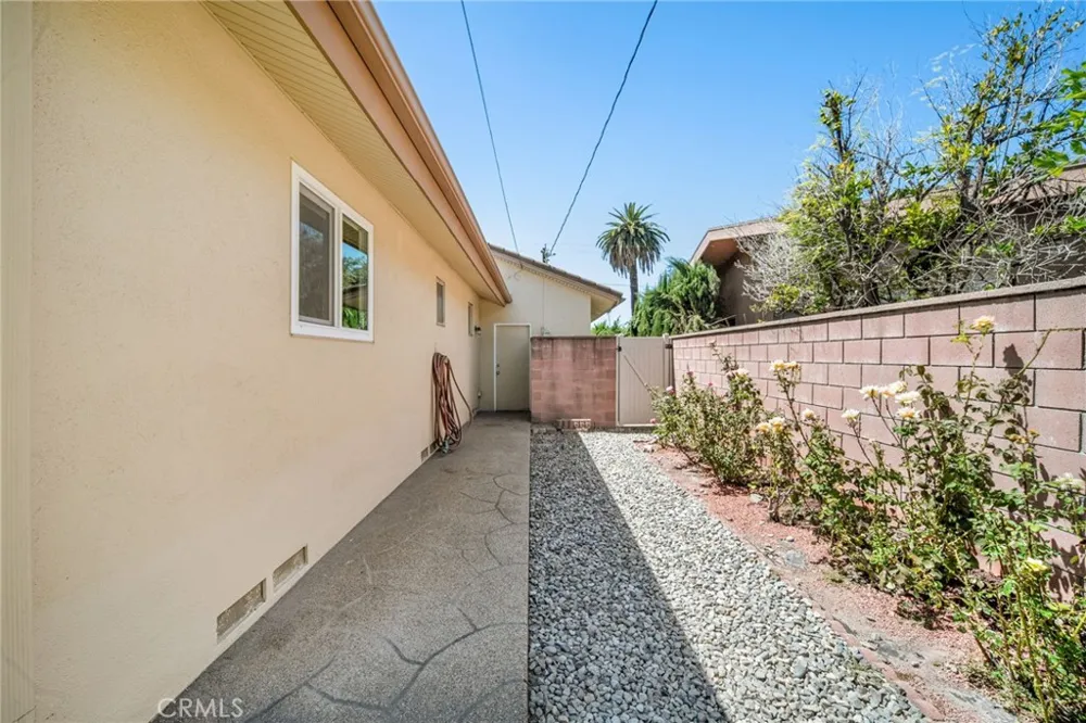 2070 S Eileen Drive Anaheim, CA 92802