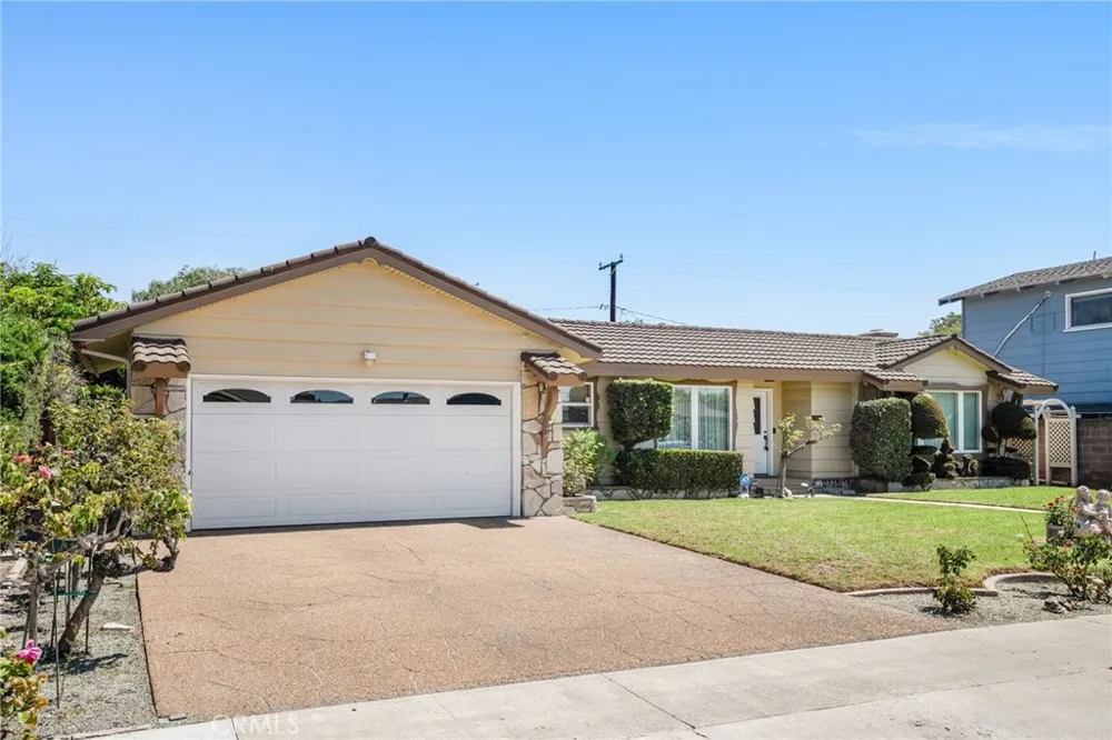 2070 S Eileen Drive Anaheim, CA 92802