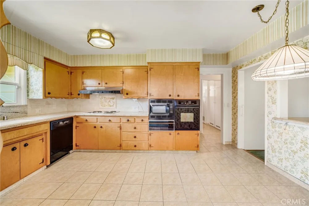 2070 S Eileen Drive Anaheim, CA 92802