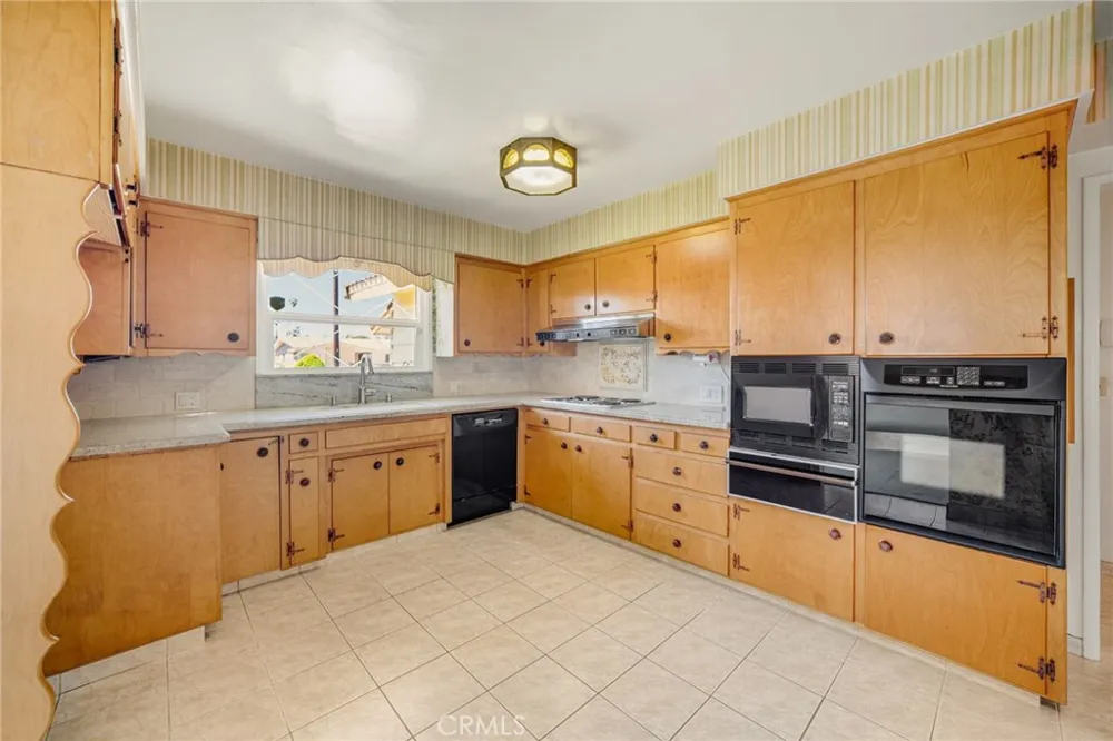 2070 S Eileen Drive Anaheim, CA 92802