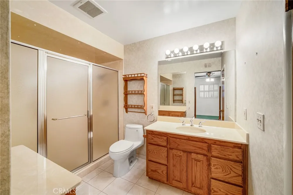 2070 S Eileen Drive Anaheim, CA 92802