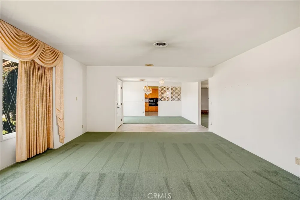 2070 S Eileen Drive Anaheim, CA 92802