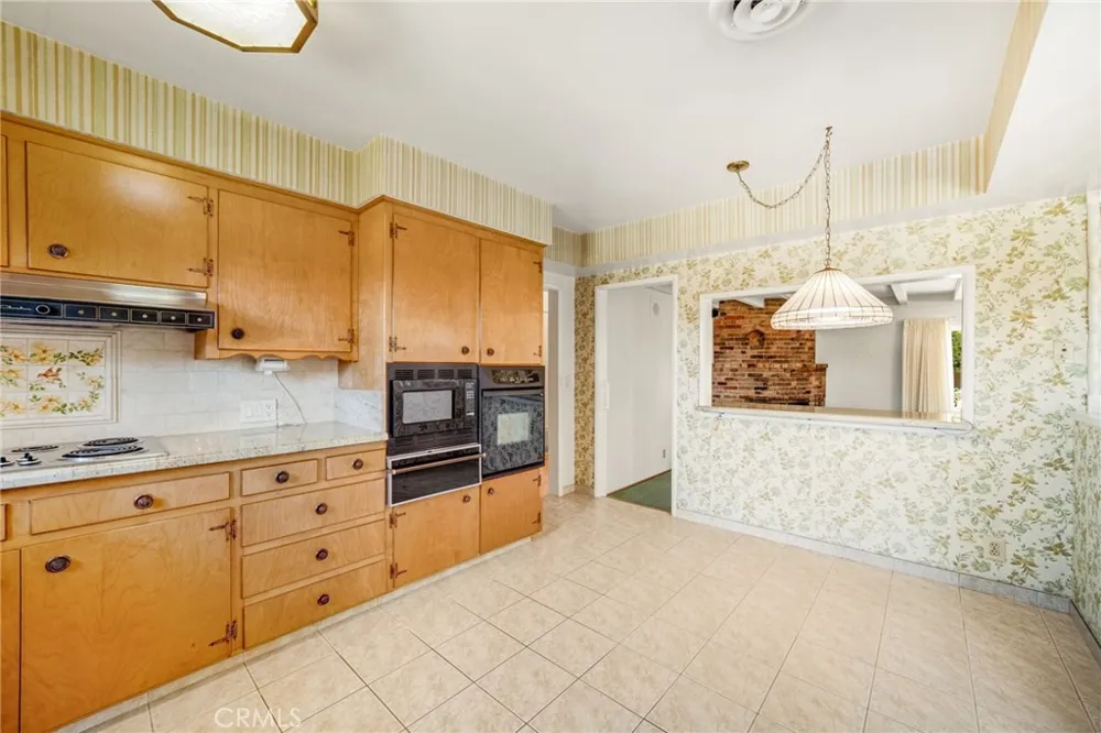 2070 S Eileen Drive Anaheim, CA 92802