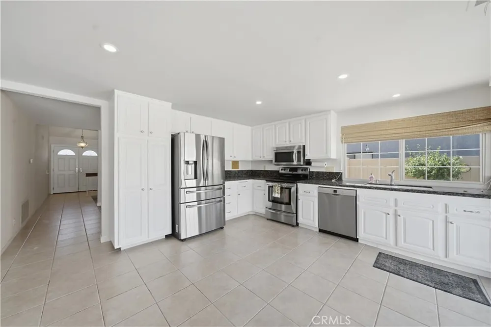 25211 Cinnamon Lake Forest, CA 92630