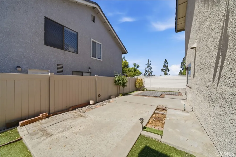 25211 Cinnamon Lake Forest, CA 92630