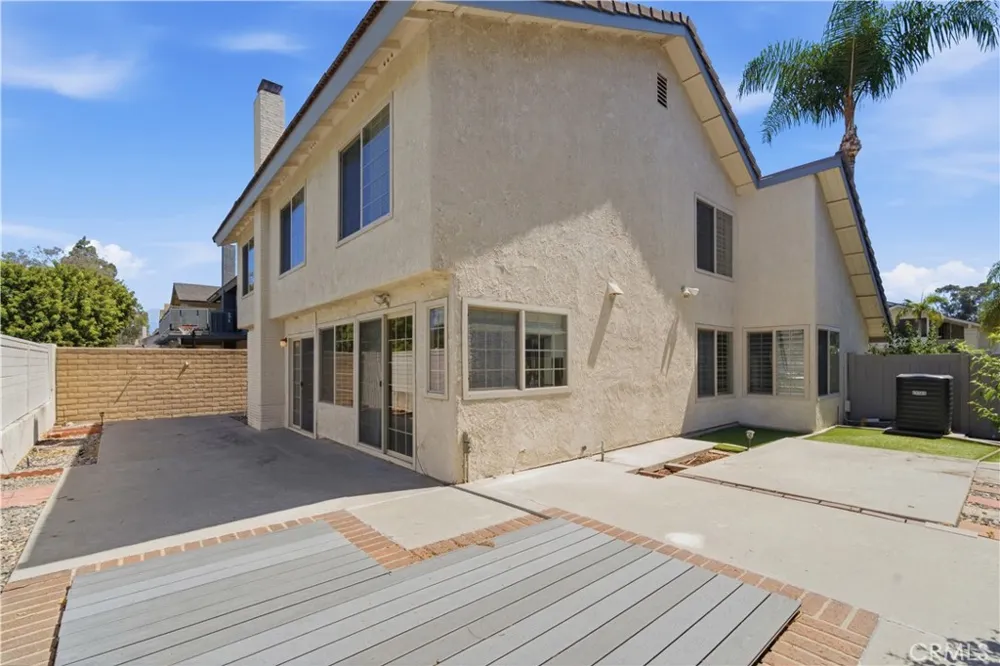 25211 Cinnamon Lake Forest, CA 92630