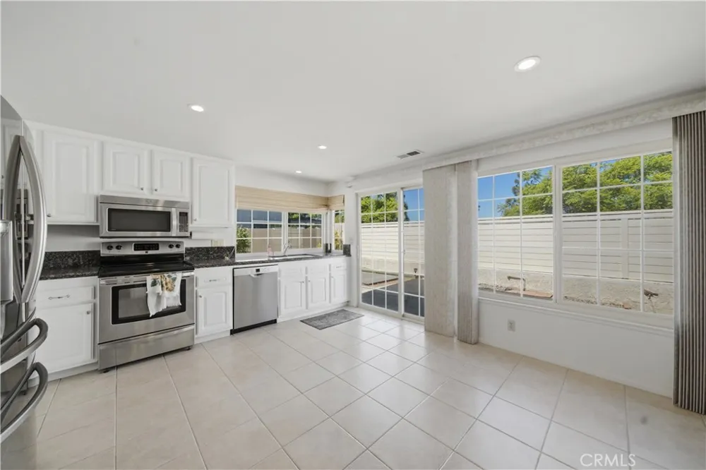 25211 Cinnamon Lake Forest, CA 92630