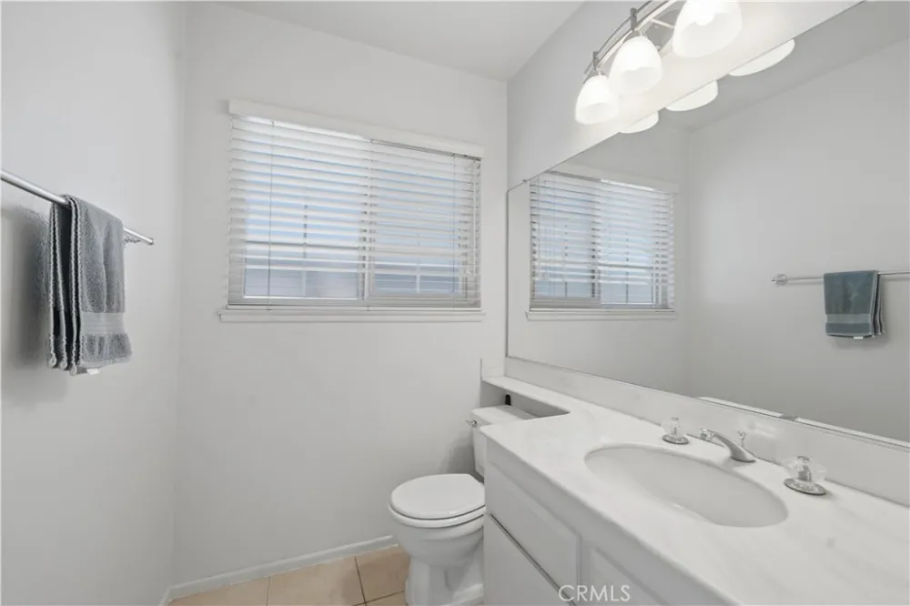 25211 Cinnamon Lake Forest, CA 92630
