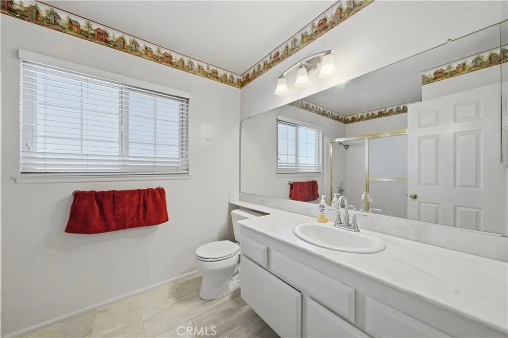 25211 Cinnamon Lake Forest, CA 92630