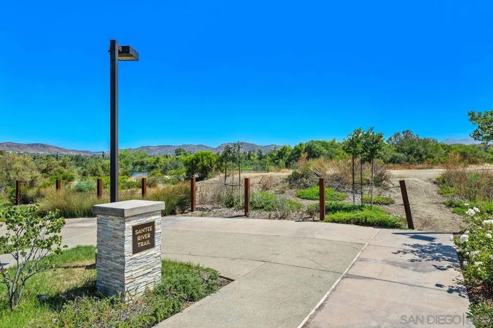 340 Waterbury Ct. Santee, CA 92071