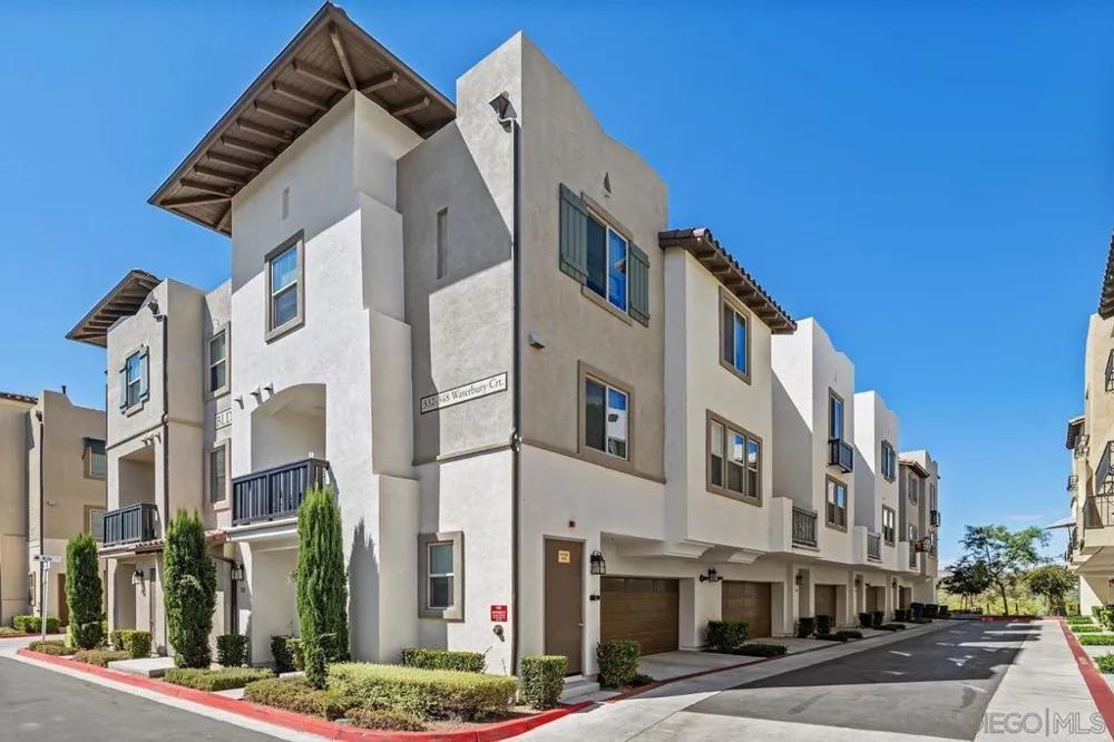 340 Waterbury Ct. Santee, CA 92071