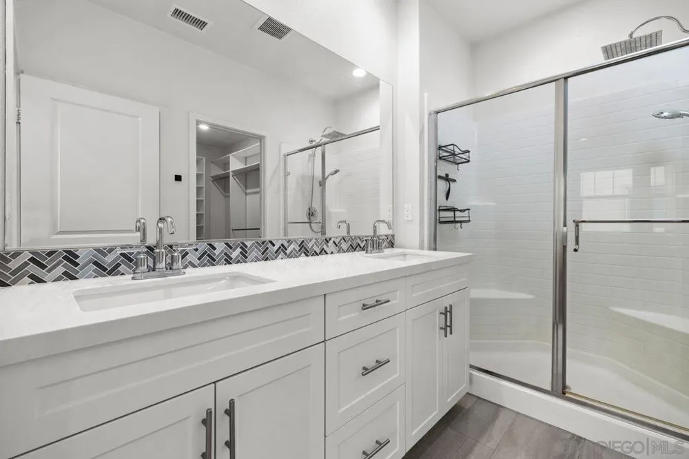 340 Waterbury Ct. Santee, CA 92071