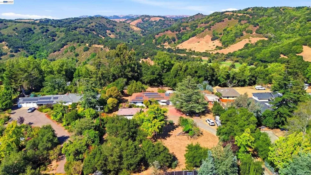 4618 Ewing Rd Castro Valley, CA 94546