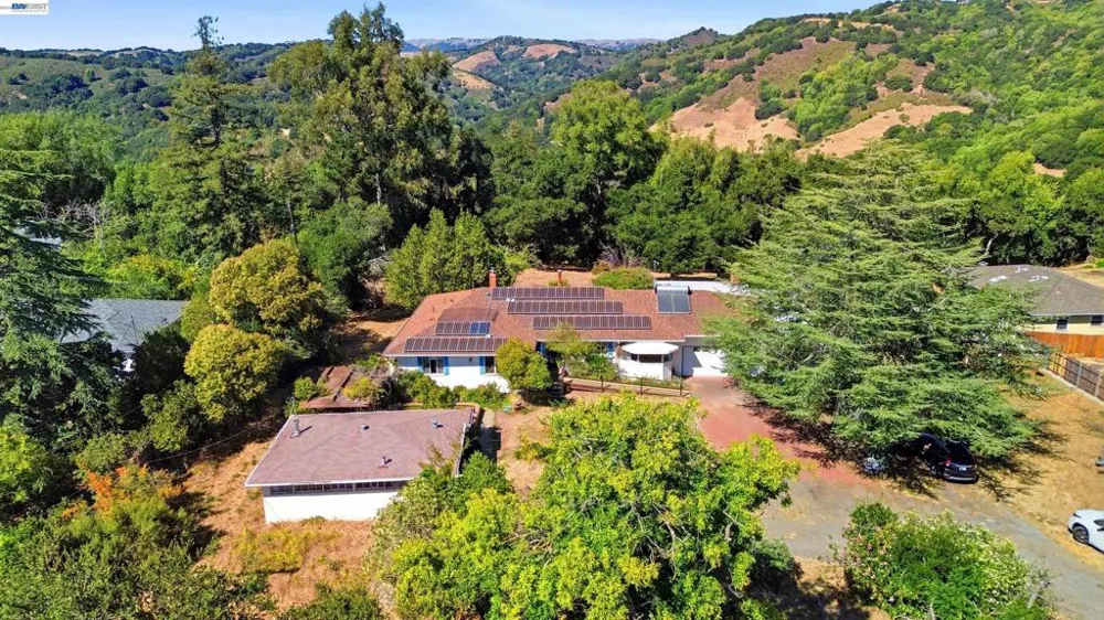 4618 Ewing Rd Castro Valley, CA 94546