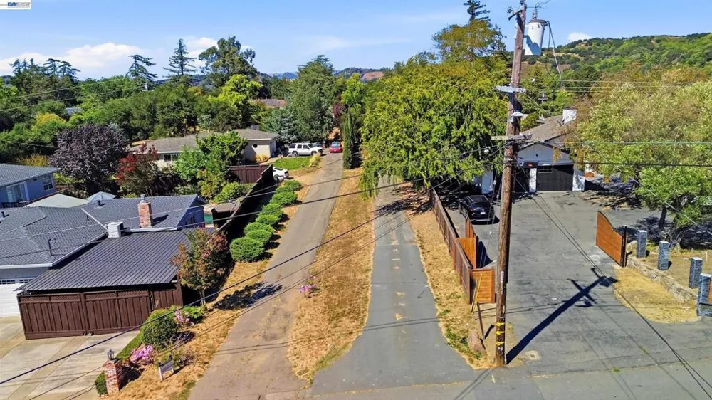 4618 Ewing Rd Castro Valley, CA 94546