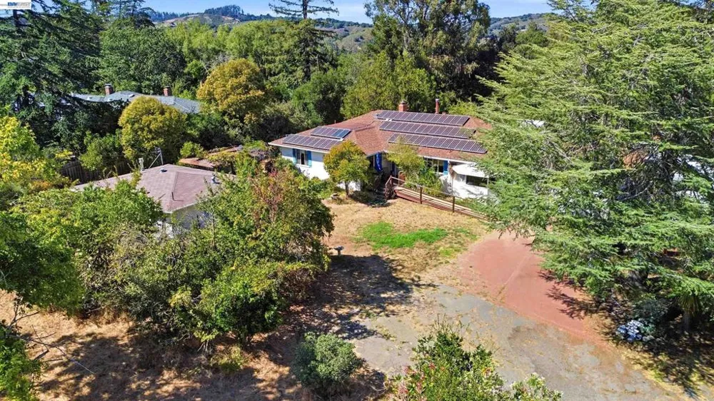 4618 Ewing Rd Castro Valley, CA 94546