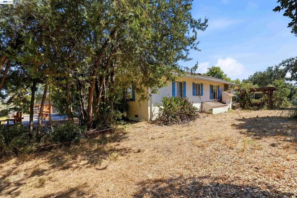 4618 Ewing Rd Castro Valley, CA 94546