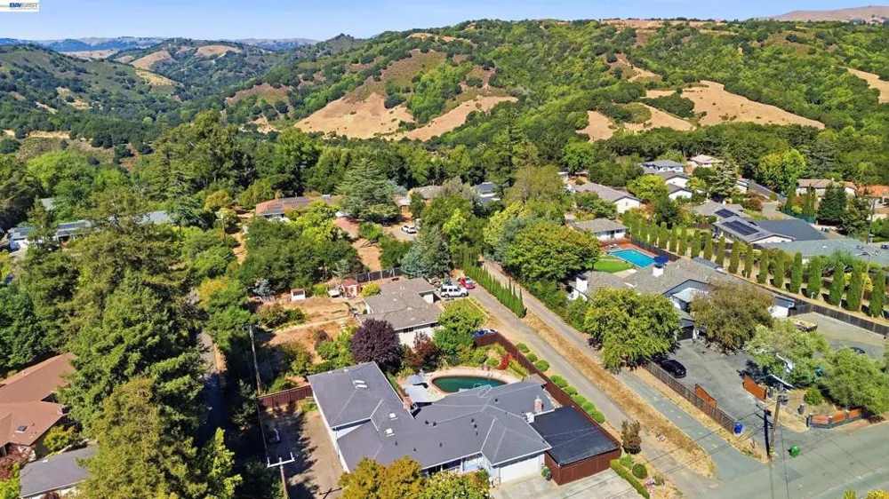 4618 Ewing Rd Castro Valley, CA 94546